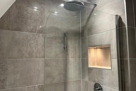 32 Manor Gardens photo 2.jpg