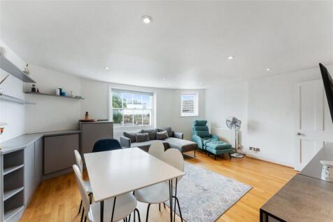 Living Room/Dining