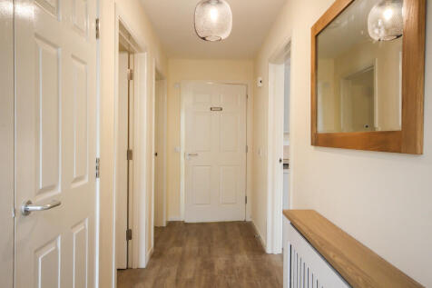 12 Balmoral - Red...