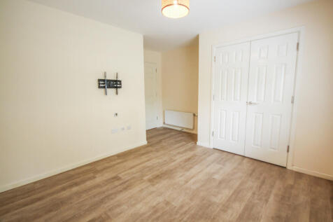 12 Balmoral - Red...