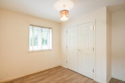 12 Balmoral - Red...