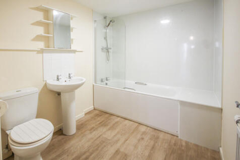 12 Balmoral - Red...