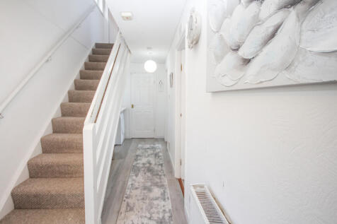 102 Huntly Av - R...