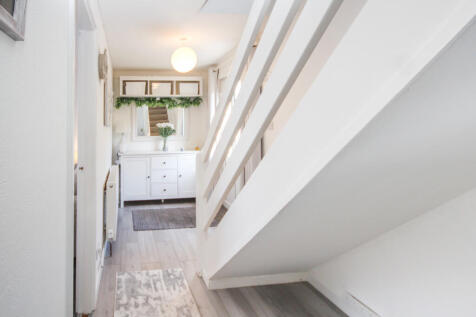 102 Huntly Av - R...