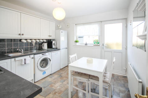 102 Huntly Av - R...