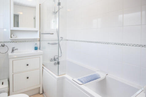 102 Huntly Av - R...