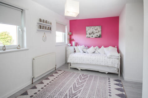 102 Huntly Av - R...