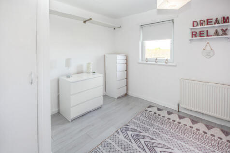 102 Huntly Av - R...