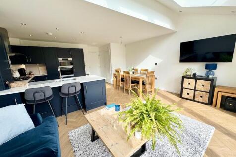 RECEPTION/KITCHEN