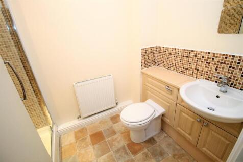 En-Suite to Bedroom 1
