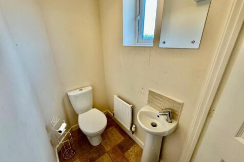 GROUND FLOOR W.C.
