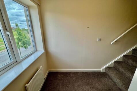 LANDING TO SECOND FLOOR