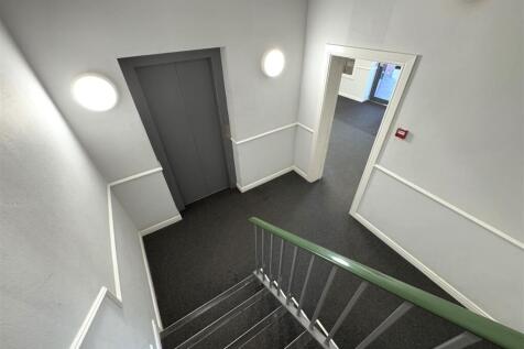 COMMUNAL ENTRANCE