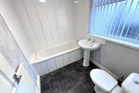 GROUND FLOOR BATHROOM