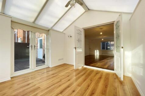 GARDEN ROOM