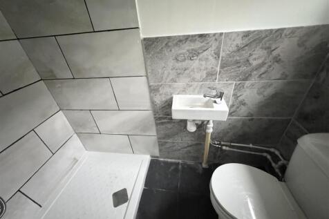 GROUND FLOOR SHOWER ROOM