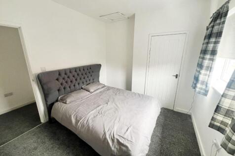 bedroom 1.jpeg