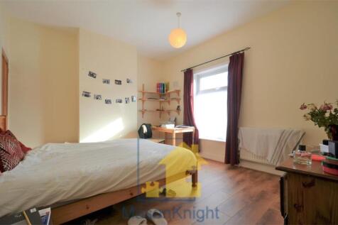1st Floor Front Bedroom copy - Copy.jpg