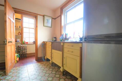 Kitchen1b.JPG
