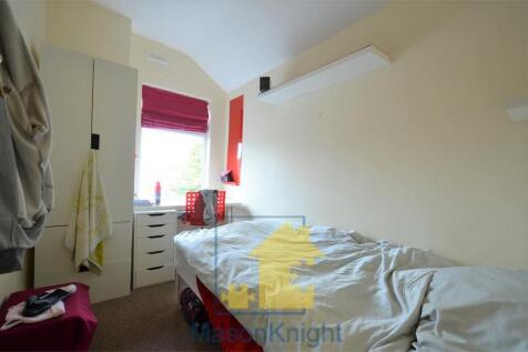 1st Floor Rear Bedroom.jpg