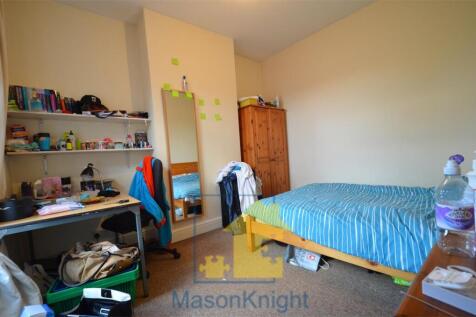 1st Floor Middle Bedroom.jpg