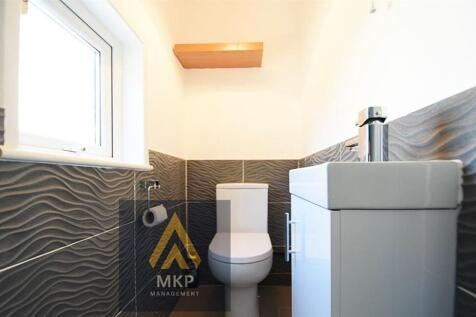 Downstairs ToiletC.JPG