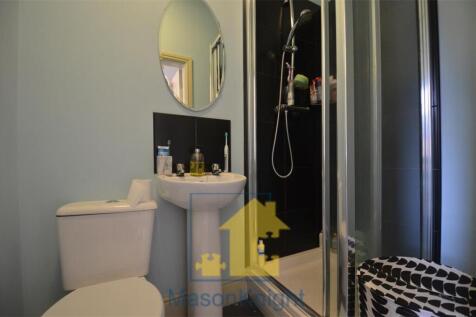 1st Floor Middle En-Suite.jpg