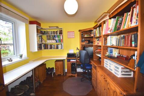 Bedroom 2/Office