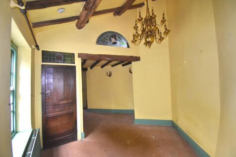 Sitting/Dining Area