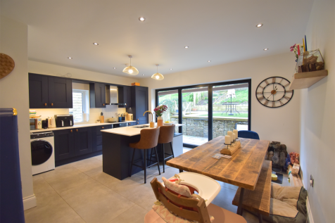 Fitted Kitchen