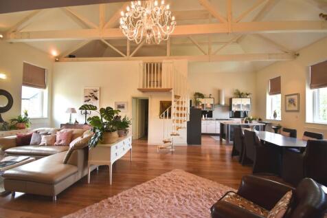 Living/Dining/Fitted