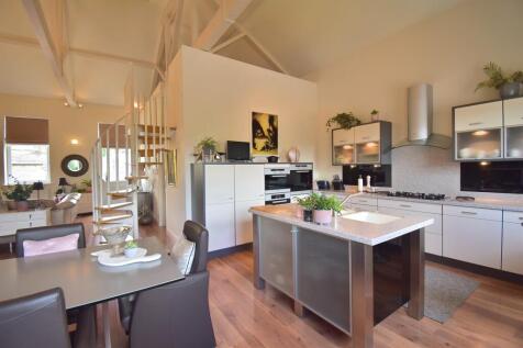 Living/Dining/Fitted