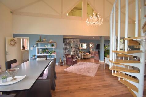 Living/Dining/Fitted