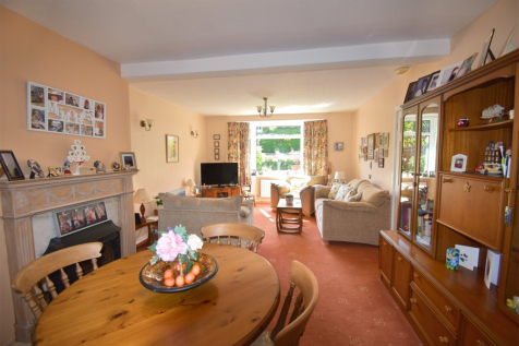 Sitting and Dining R