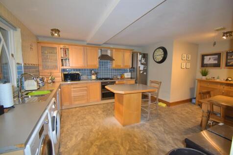 Fitted Dining/Kitche