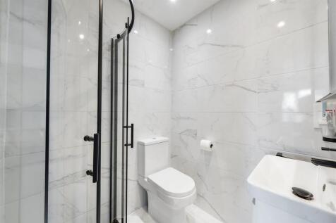 Bathroom (2).jpg