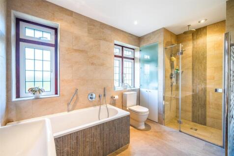 Bathroom (2).jpg