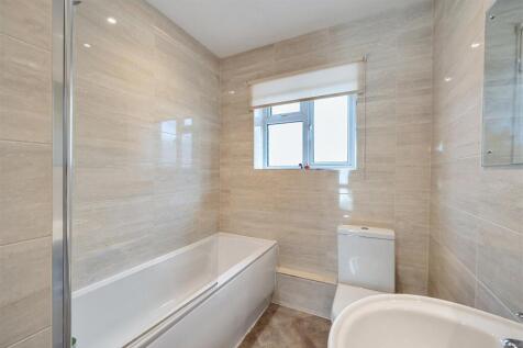 Bathroom (2).jpg