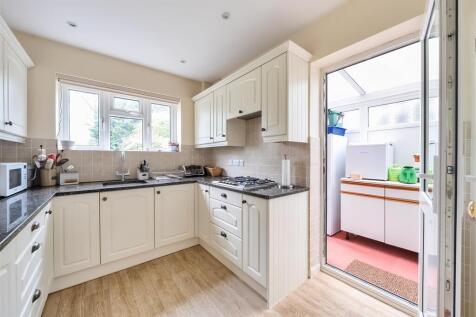Kitchen (2).jpg