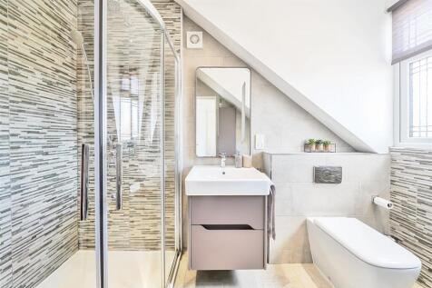 Bathroom (2).jpg