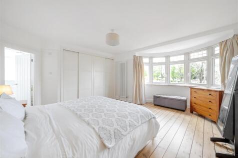 Bedroom (2).jpg