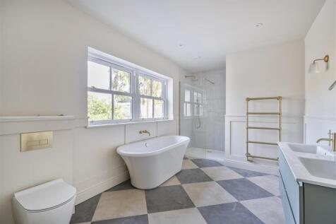 Bathroom.jpg