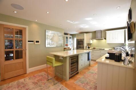 Kitchen (2).JPG