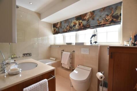 Bathroom (2).JPG