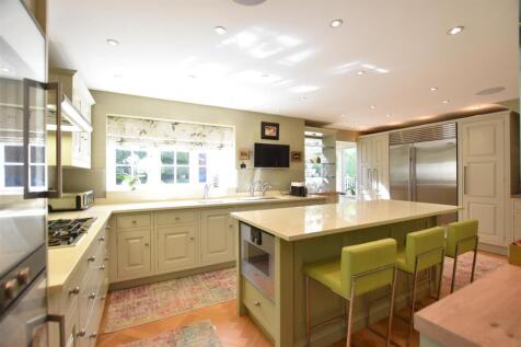 Kitchen (3).JPG
