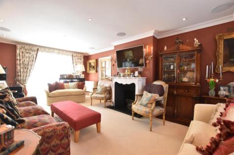 Living Room.JPG