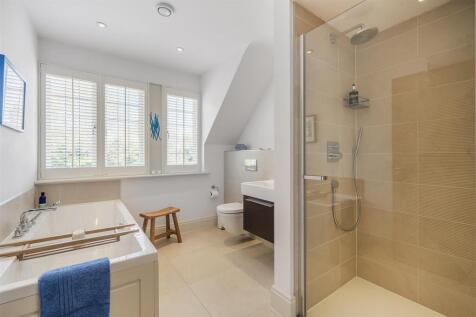 Bathroom (2).jpg