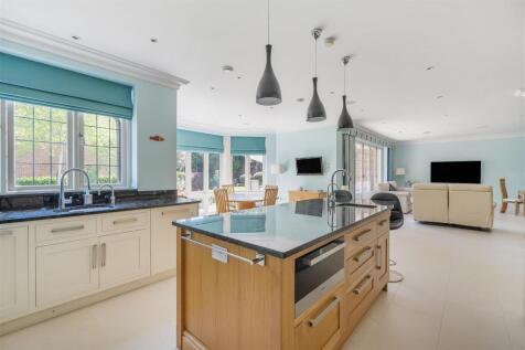 Kitchen (2).jpg