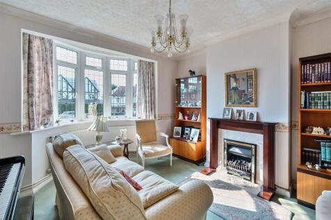 Living Room (3).jpg