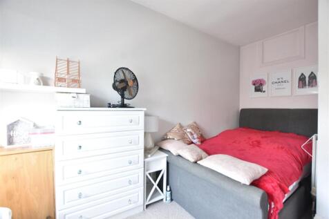 Bedroom (2).JPG